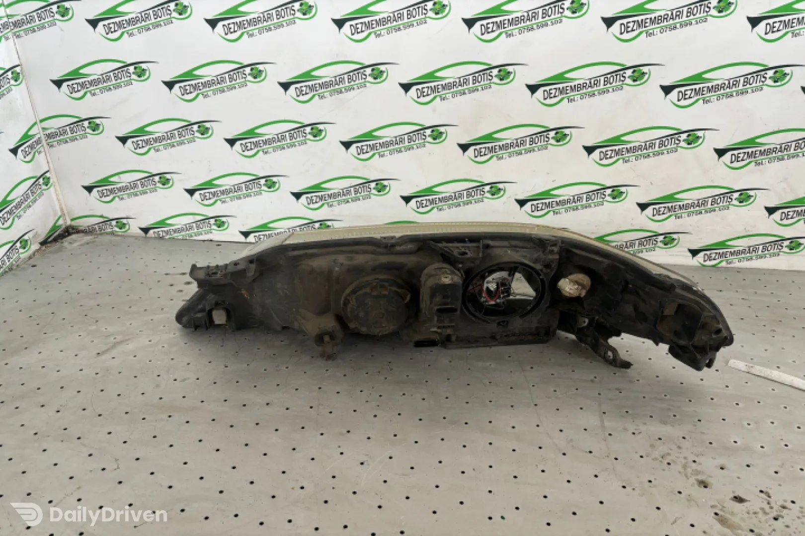 Far stanga Renault Laguna 2 [2001 - 2005] Liftback 1.6 MT (107 hp)