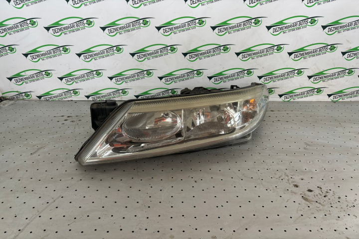 Far dreapta Renault Laguna 2 [2001 - 2005] Liftback 1.6 MT (107 hp)