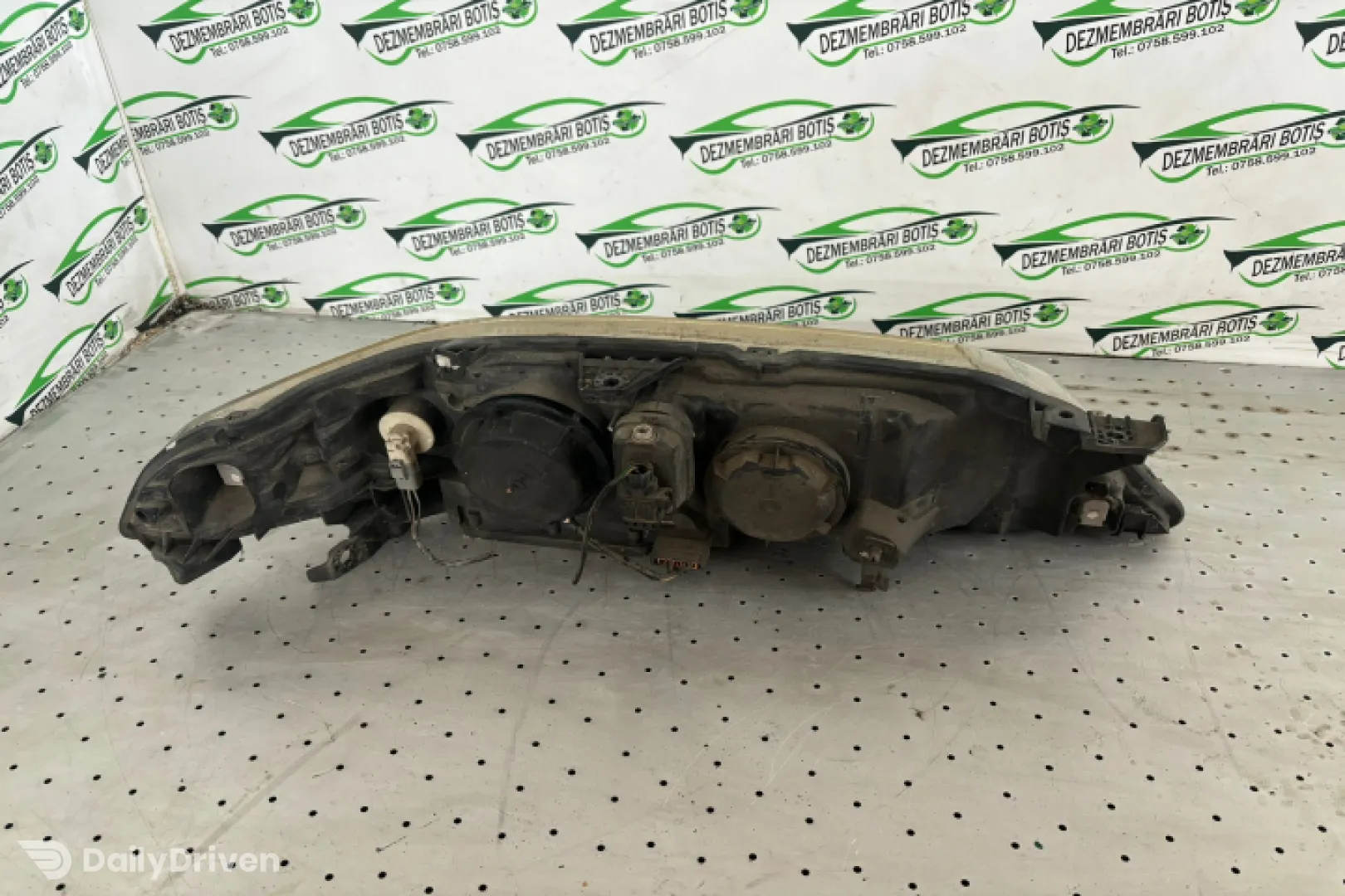 Far dreapta Renault Laguna 2 [2001 - 2005] Liftback 1.6 MT (107 hp)