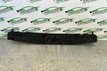 Grila radiator Ford Focus 2 [2004 - 2008] wagon 5-usi 1.6 TDCi MT (109 hp)