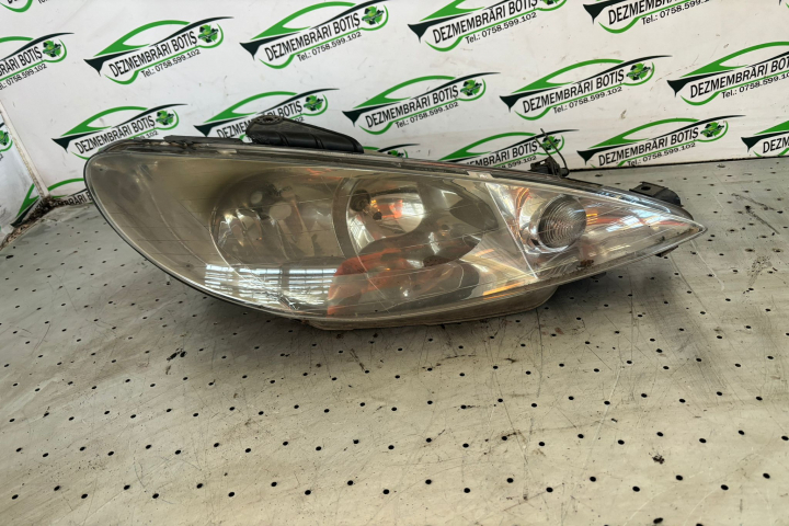 Far stanga Peugeot 206  [facelift] [2002 - 2009] wagon 5-usi 1.4 MT (75 hp)