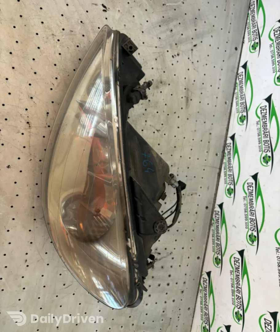Far dreapta Peugeot 206  [facelift] [2002 - 2009] wagon 5-usi 1.4 MT (75 hp)