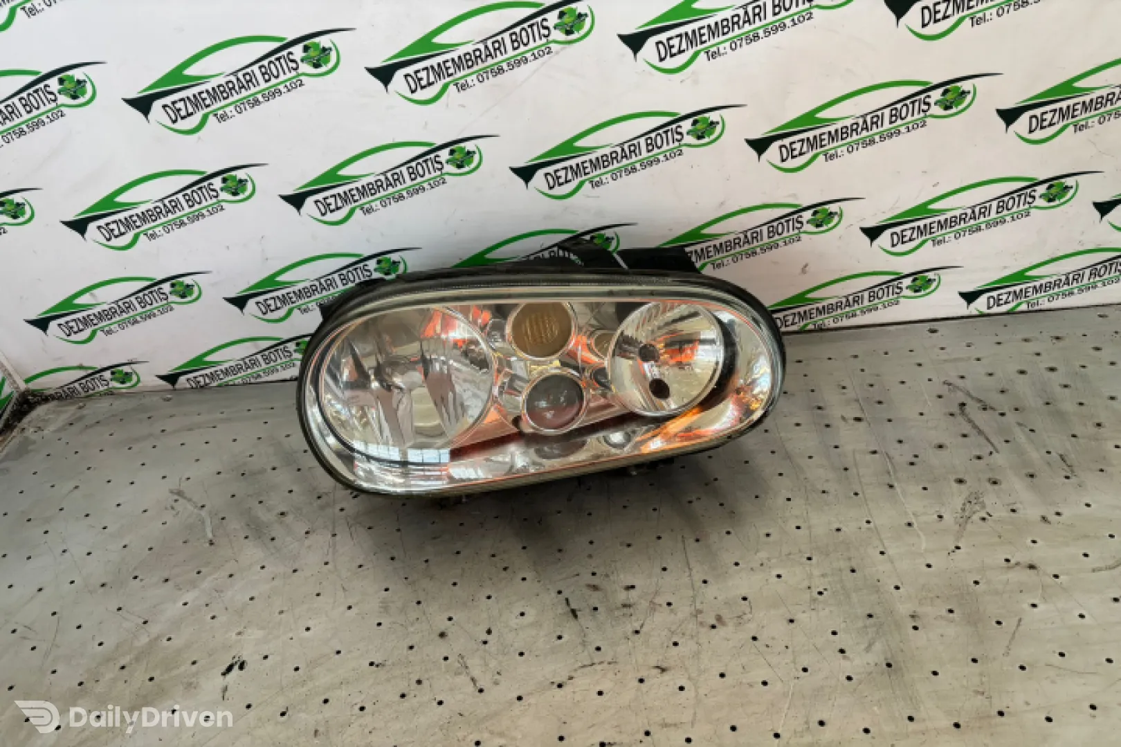 Far dreapta Volkswagen VW Golf 4 [1997 - 2006] wagon 1.9 TDI MT (90 hp)