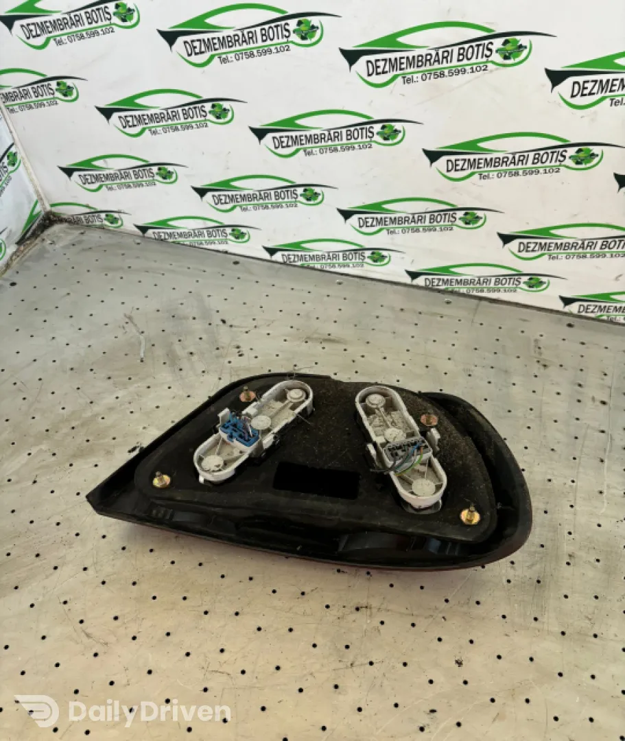 Lampa / Tripla stop stanga pe aripa Volvo S40  [facelift] [2000 - 2004] Sedan 1.9 TD MT (102 hp)