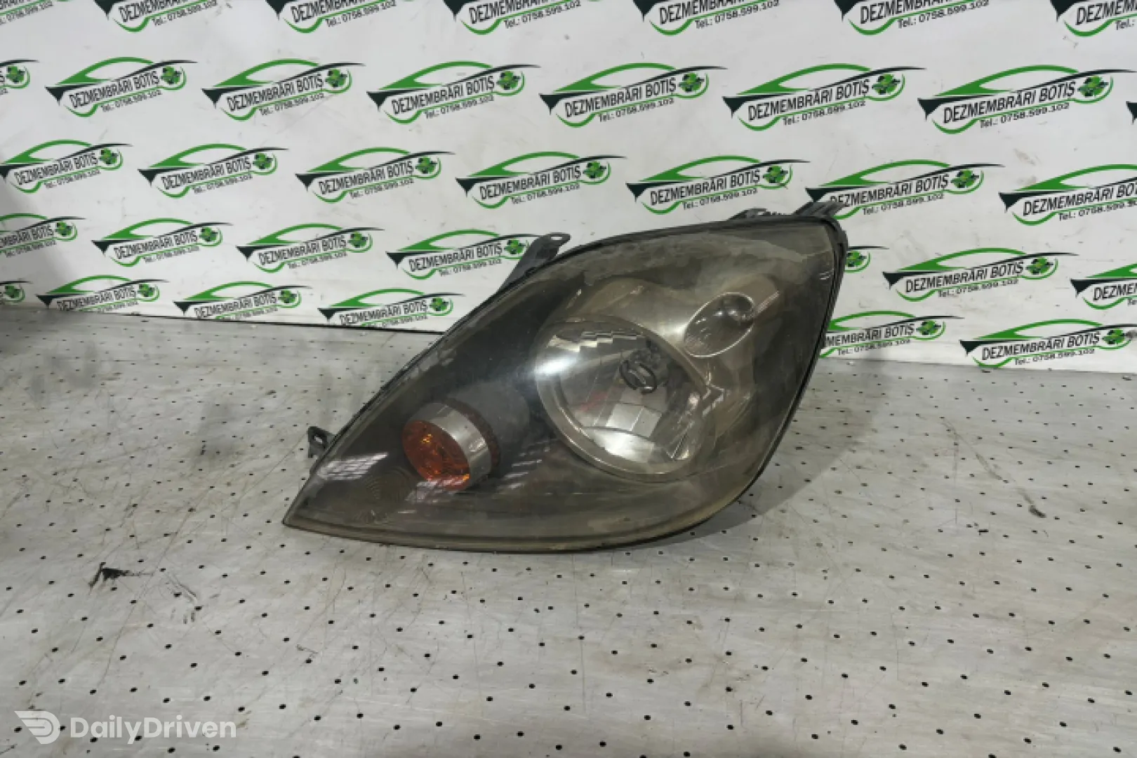 Far stanga Ford Fiesta 5 [2001 - 2007] Hatchback 5-usi 1.4 TDCi Durashift (68 hp)