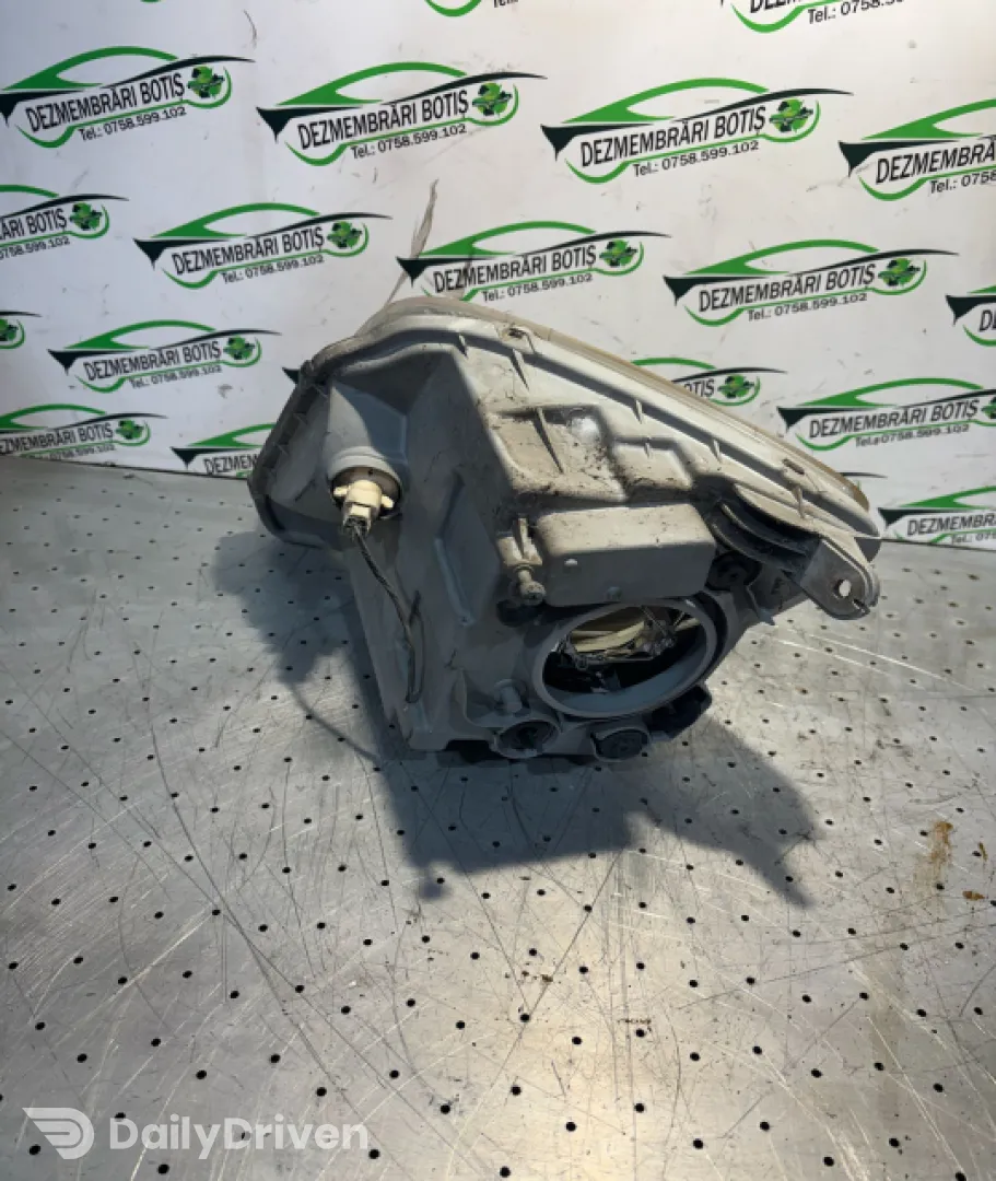 Far Stanga Chevrolet Spark M200 [2005 - 2010] Hatchback 0.8 MT (52 hp)