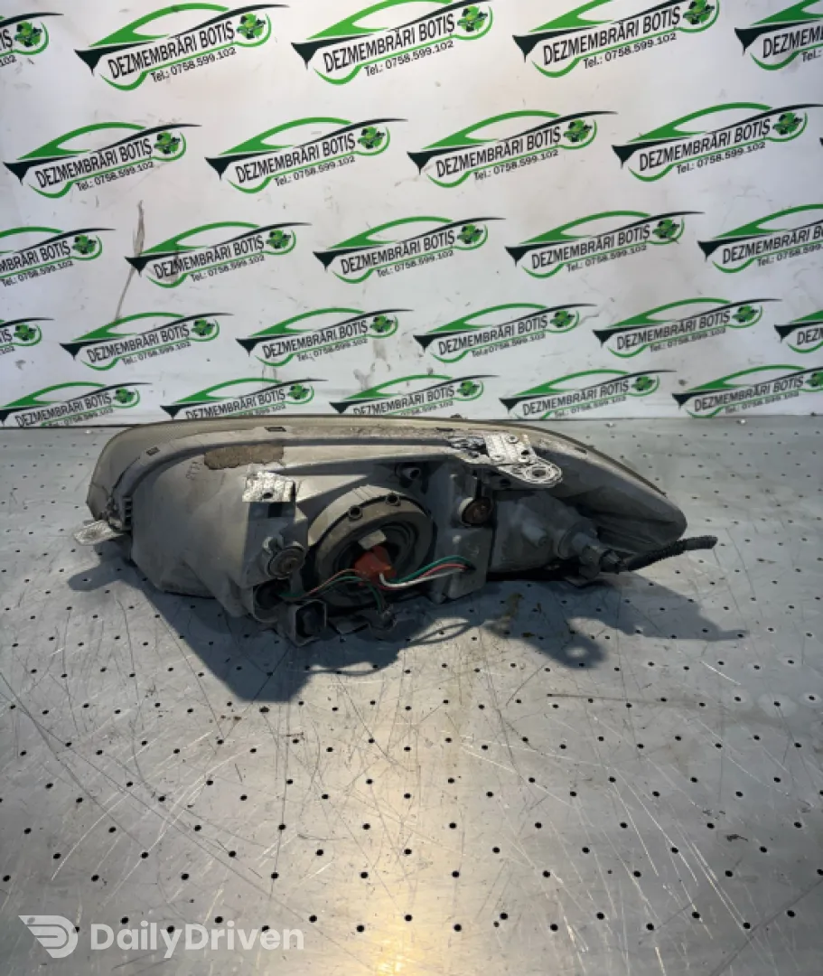 Far dreapta Chevrolet Aveo T200 [2003 - 2008] Hatchback 5-usi 1.2i MT (72 hp)