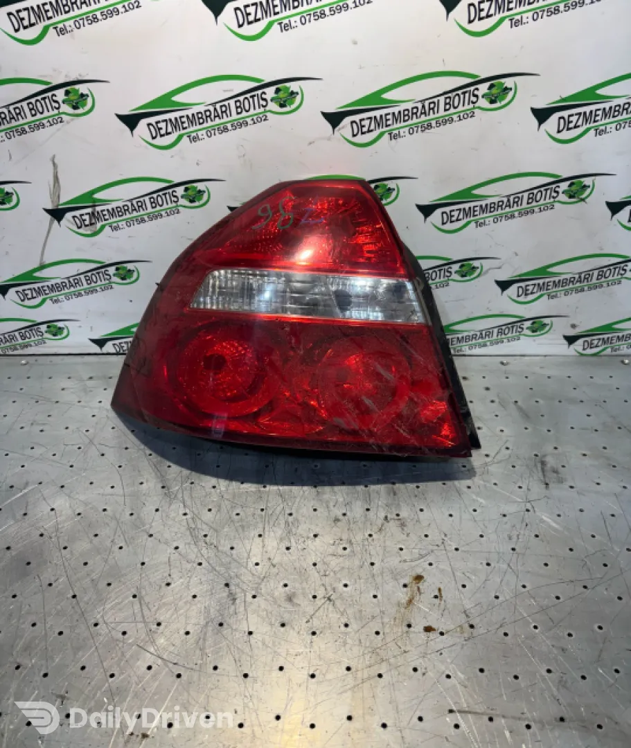 Lampa / Tripla stop stanga pe capota portbagaj Chevrolet Aveo T250 [facelift] [2006 - 2012] Sedan 1.4 MT (94 hp)