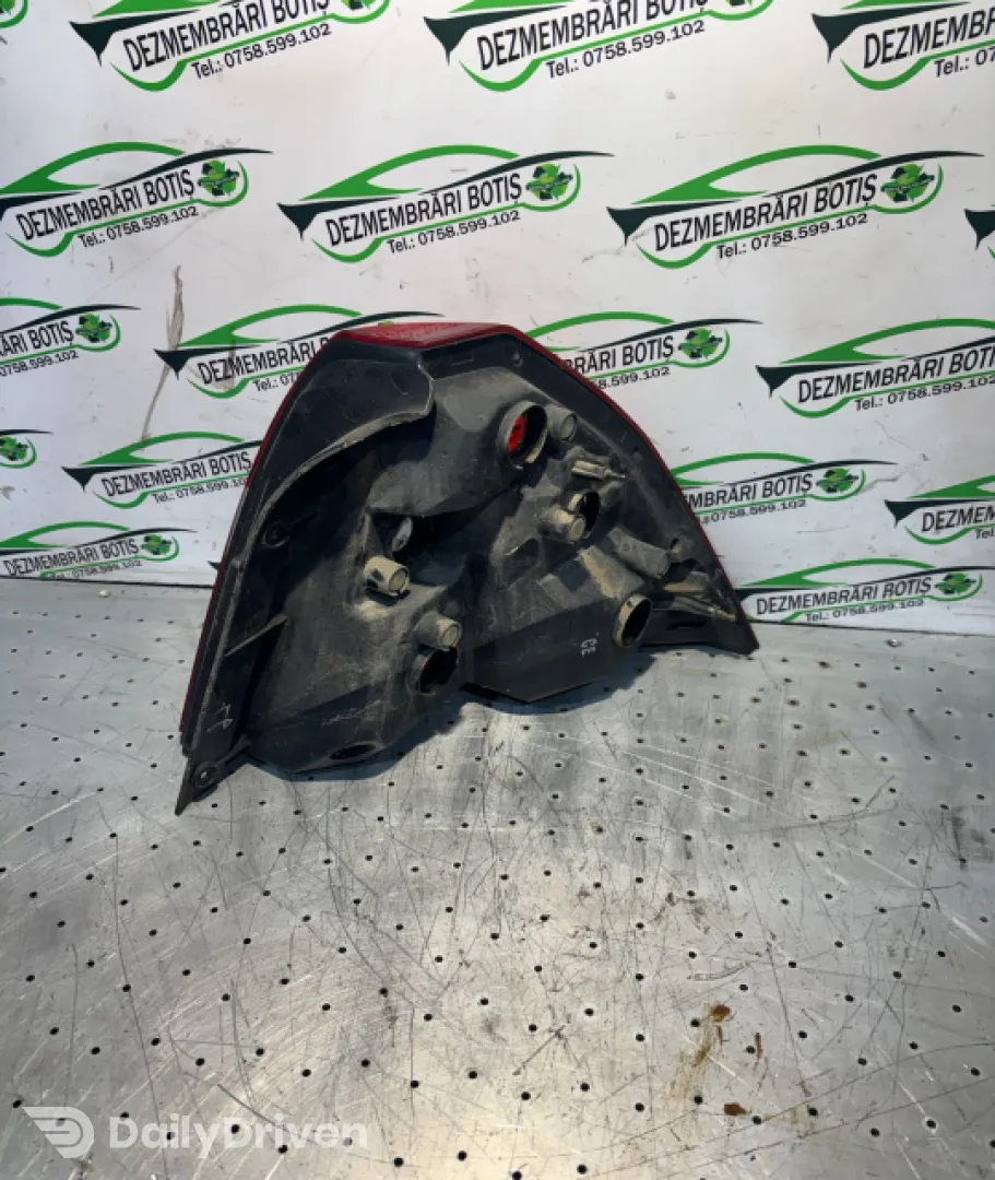 Lampa / Tripla stop stanga pe capota portbagaj Chevrolet Aveo T250 [facelift] [2006 - 2012] Sedan 1.4 MT (94 hp)