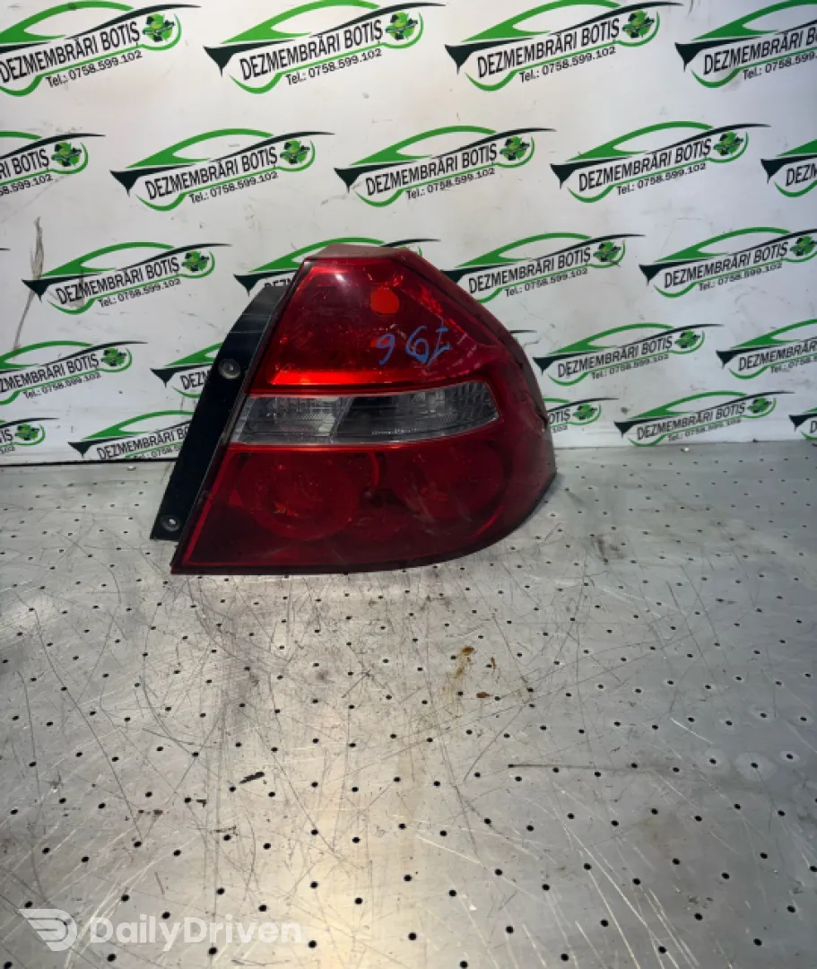 Lampa / Tripla stop dreapta pe capota portbagaj Chevrolet Aveo T250 [facelift] [2006 - 2012] Sedan 1.4 MT (94 hp)