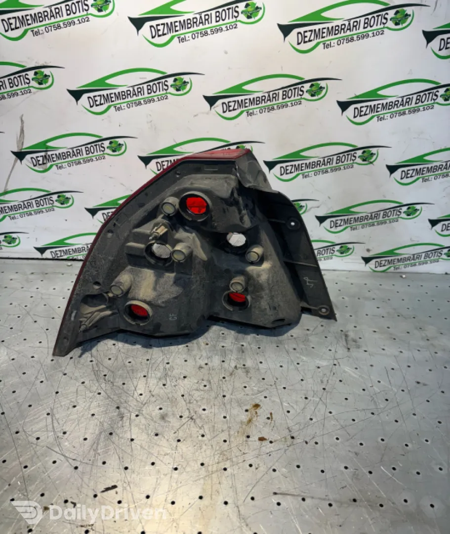 Lampa / Tripla stop dreapta pe capota portbagaj Chevrolet Aveo T250 [facelift] [2006 - 2012] Sedan 1.4 MT (94 hp)