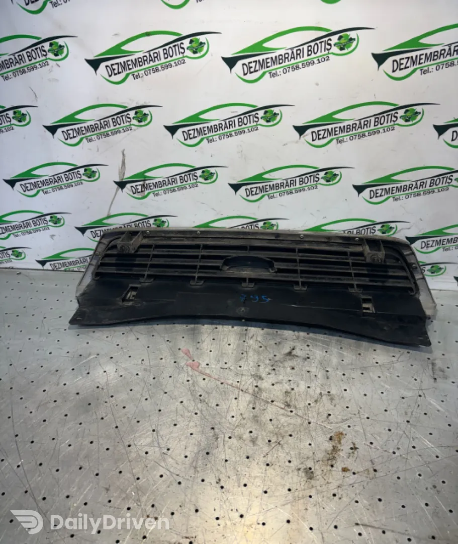 Grila radiator Daewoo Cielo  [1994 - 2002] Sedan 4-usi 1.5 i MT (75 hp)