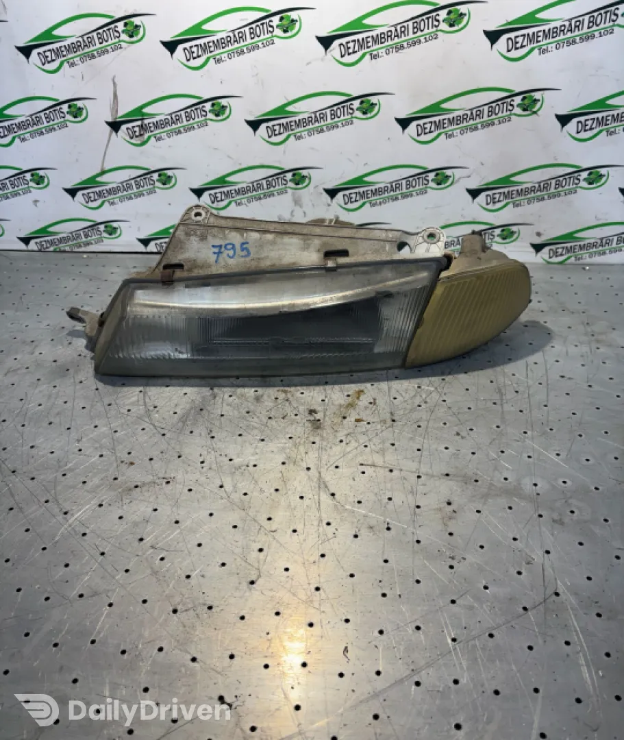 Far stanga Daewoo Cielo  [1994 - 2002] Sedan 4-usi 1.5 i MT (75 hp)