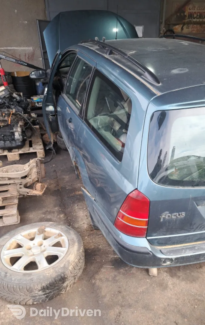 Far dreapta Ford Focus  [1998 - 2004] wagon 5-usi 1.8 MT (116 hp)