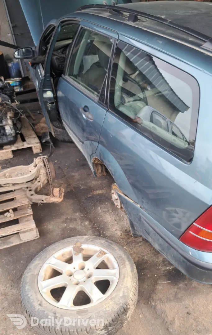 Far stanga Ford Focus  [1998 - 2004] wagon 5-usi 1.8 MT (116 hp)