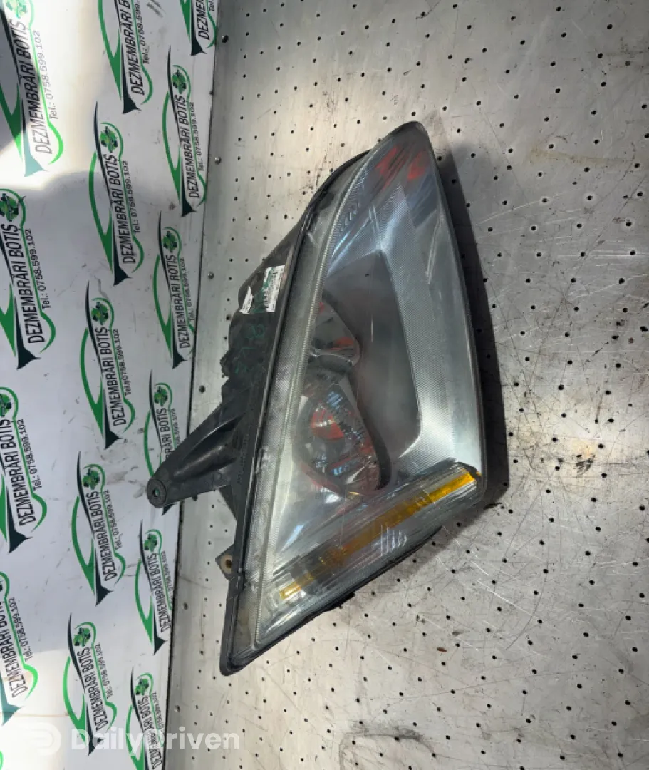 Far dreapta @718 Renault Trafic 2 [facelift] [2006 - 2015] Minivan 2.0 dCi MT L2H1 (9 places) (114 hp)