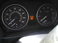 Dlaczego kontrolka wspomagania kierownicy zapala się w samochodzie?