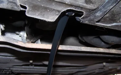 De ce devine uleiul de motor negru și ce ne spune acest lucru despre starea motorului