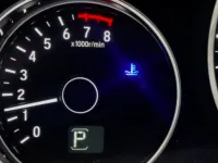 Démarrage à froid : pourquoi le moteur tourne-t-il à un régime plus élevé ?