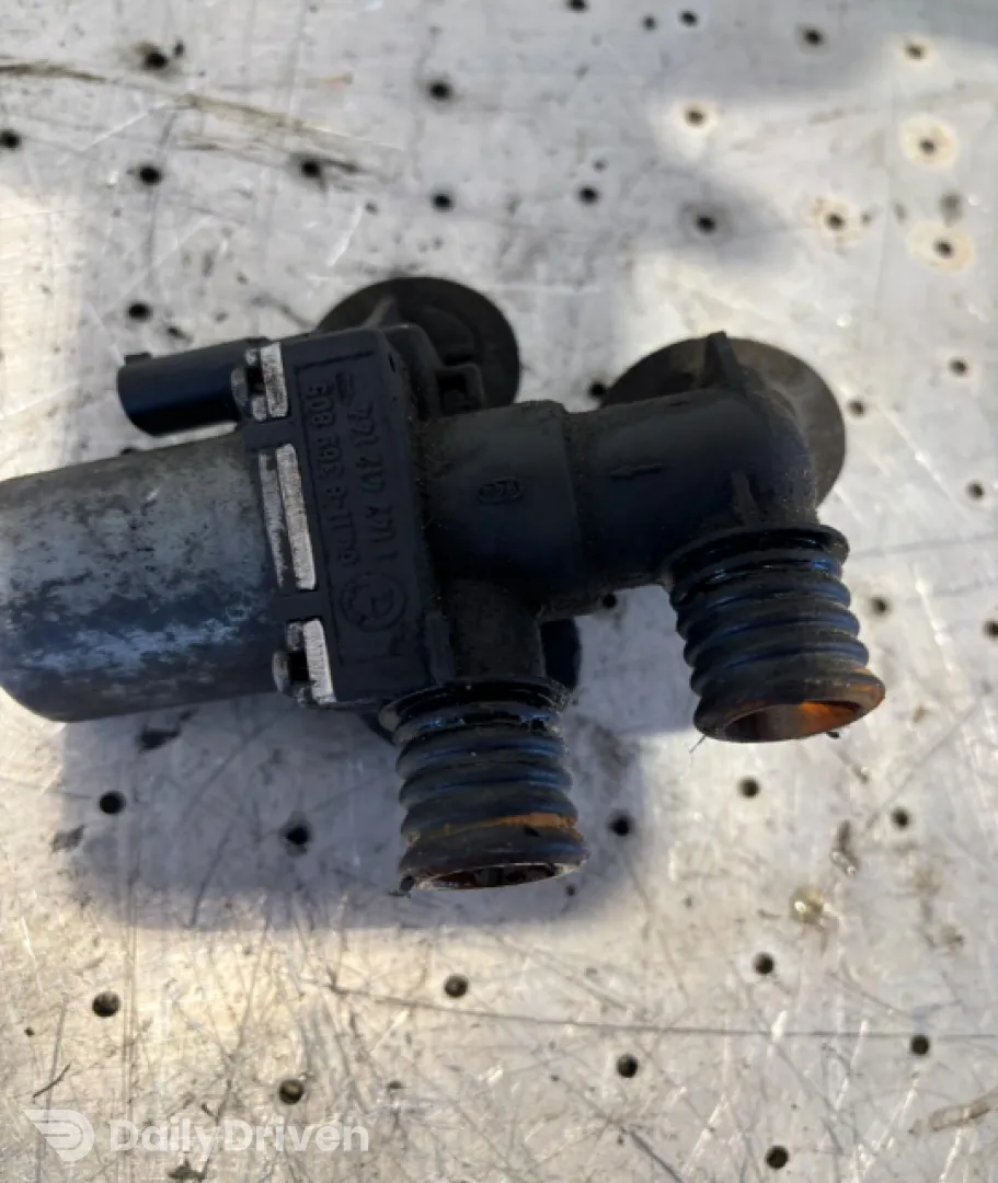 Pompa recirculare apa BMW Seria 3 E46 [1997 - 2003] Sedan 4-usi 320d MT (136 hp)