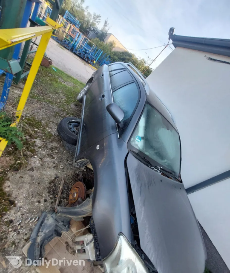 Trager / Calandru Toyota Avensis 2 T25 [2002 - 2006] wagon 2.2 D MT (175 hp)