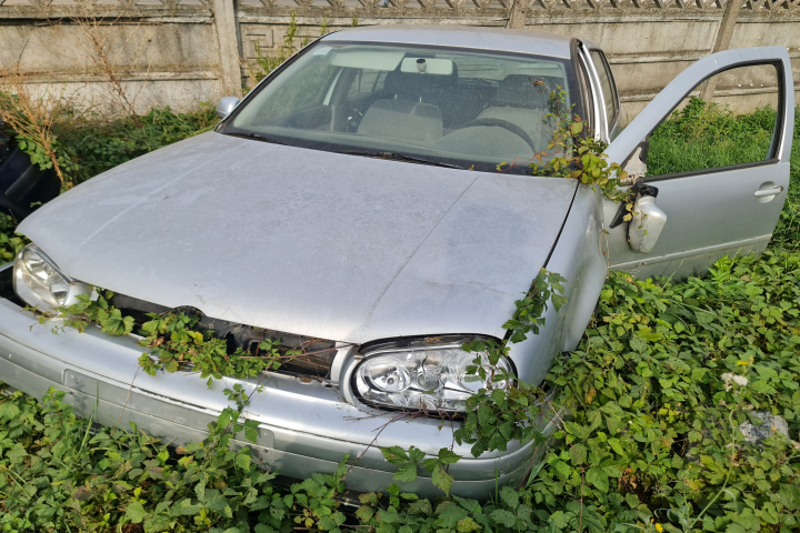 Grila aerisire portbagaj stanga Volkswagen VW Golf 4 [1997 - 2006] Hatchback 5-usi 1.4 MT (75 hp)