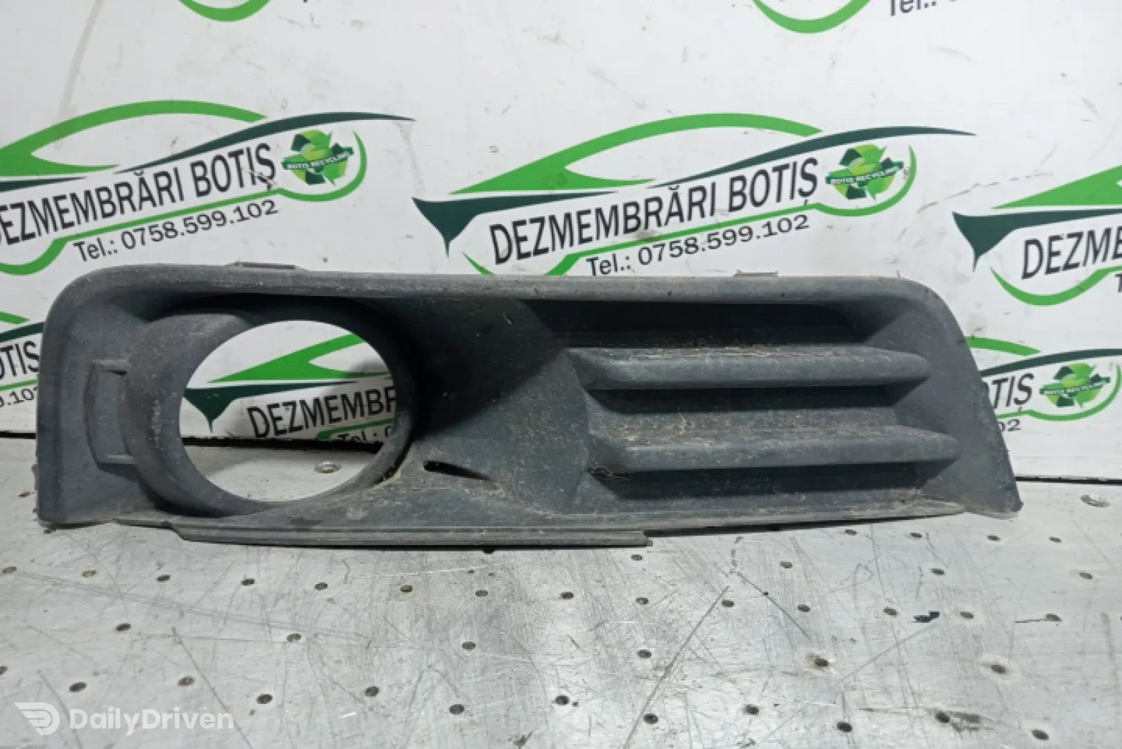 Grila proiector stanga Ford Focus 2 [2004 - 2008] wagon 5-usi 1.6 TDCi MT (109 hp)