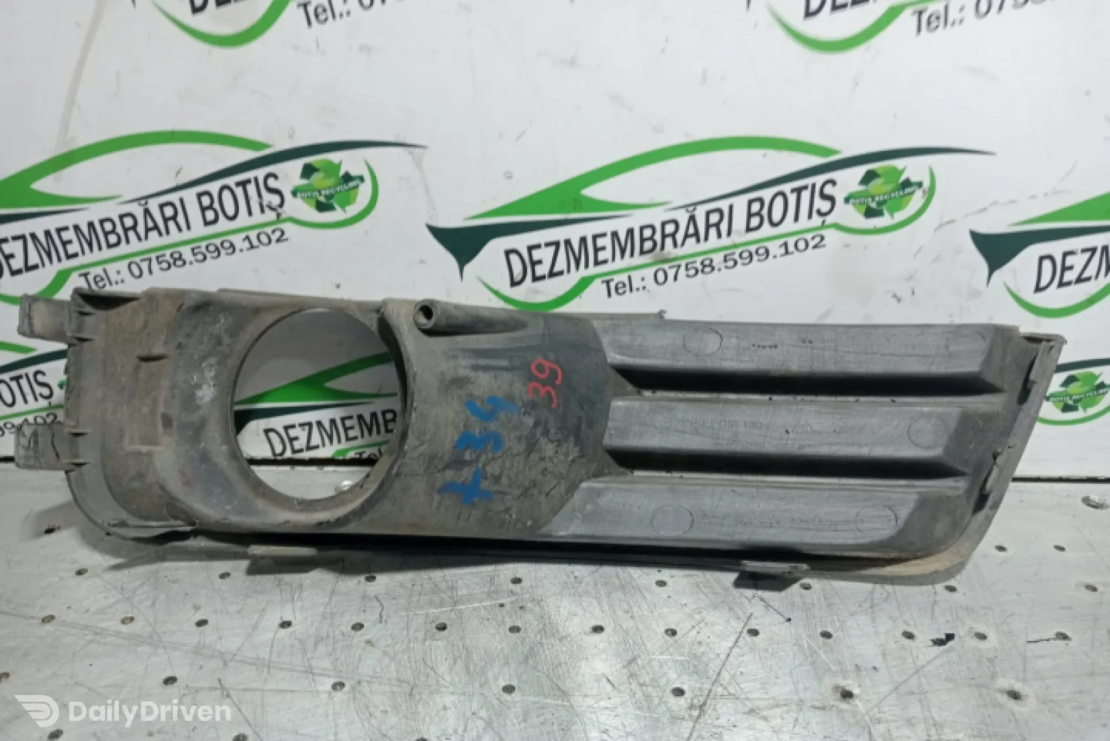 Grila proiector stanga Ford Focus 2 [2004 - 2008] wagon 5-usi 1.6 TDCi MT (109 hp)