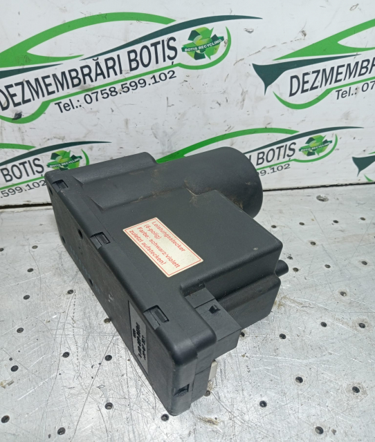 Pompa vacuum inchidere 4A0 862 257 A Audi A4 B5 [1994 - 1999] Sedan 1.9 TDI MT (90 hp)