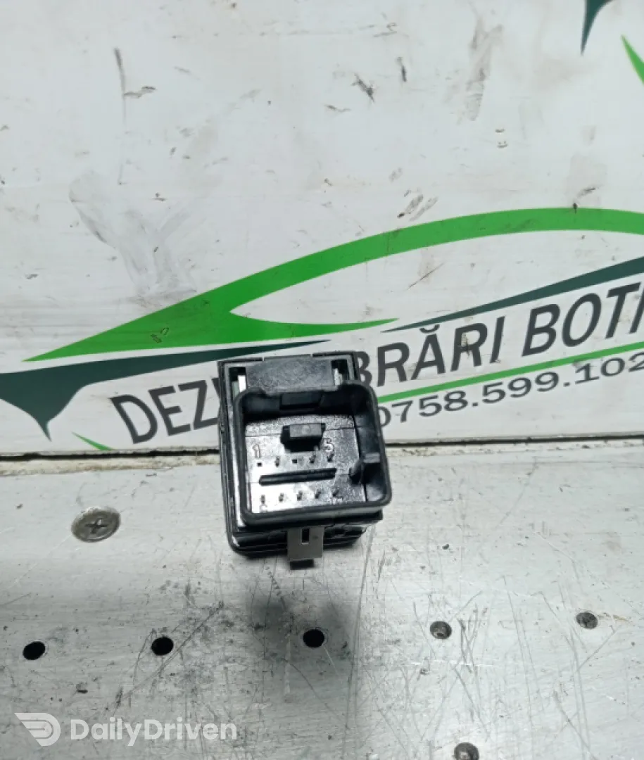 Buton senzori parcare Volkswagen VW Passat B6 [2005 - 2010] wagon 5-usi 1.9 TDI MT (105 hp)