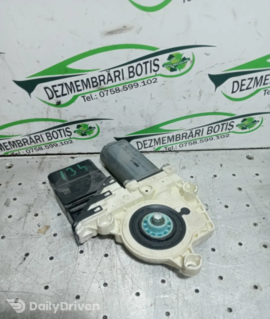 Motoras macara geam spate dreapta Volkswagen VW Passat B6 [2005 - 2010] wagon 5-usi 1.9 TDI MT (105 hp)