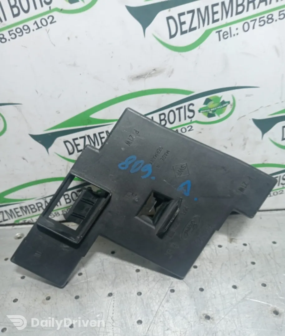 Soclu becuri lampa stop pe aripa dreapta Ford Fiesta 4 [1996 - 2000] Hatchback 5-usi 1.8 D MT (59 hp)
