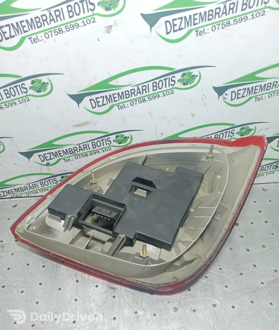 Soclu becuri lampa stop pe aripa stanga Ford Fiesta 4 [1996 - 2000] Hatchback 5-usi 1.8 D MT (59 hp)