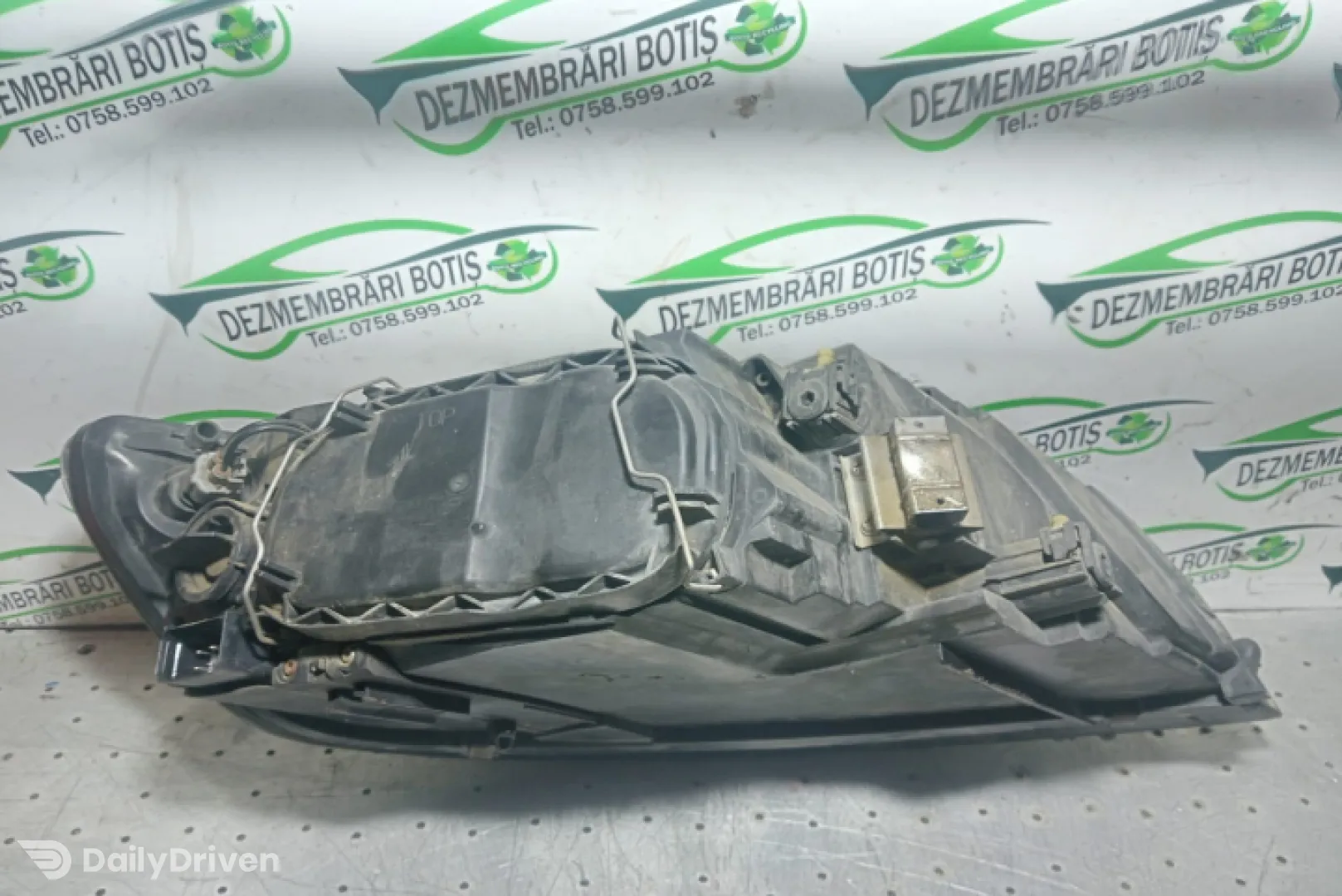 Far stanga Volvo S40 2 [2004 - 2007] Sedan 2.4 MT  (140 hp)