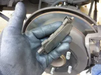 Worn brake pads: symptoms, inspection, and replacement