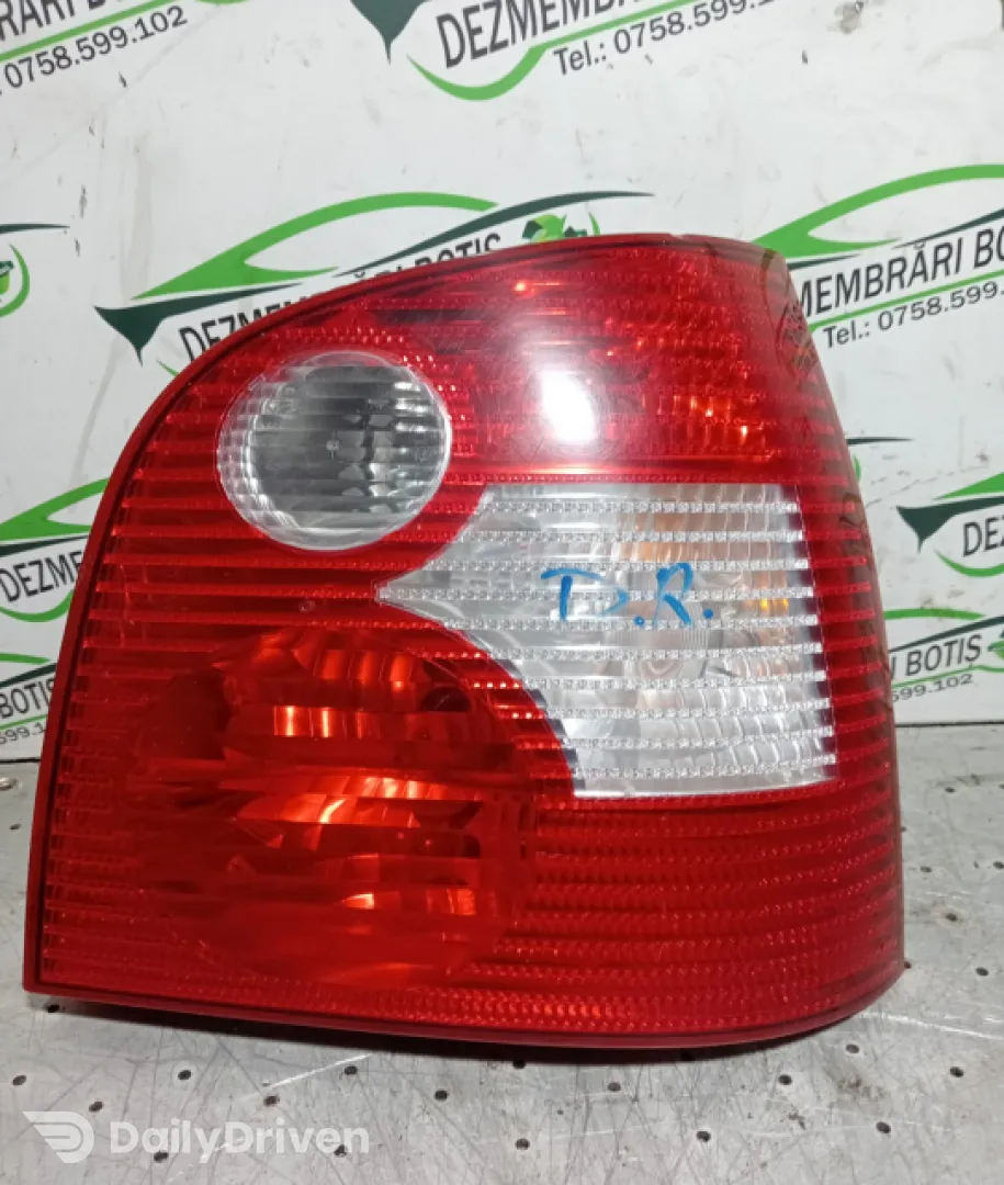 Lampa / Tripla stop dreapta pe aripa Volkswagen VW Polo 4 9N [2001 - 2005]