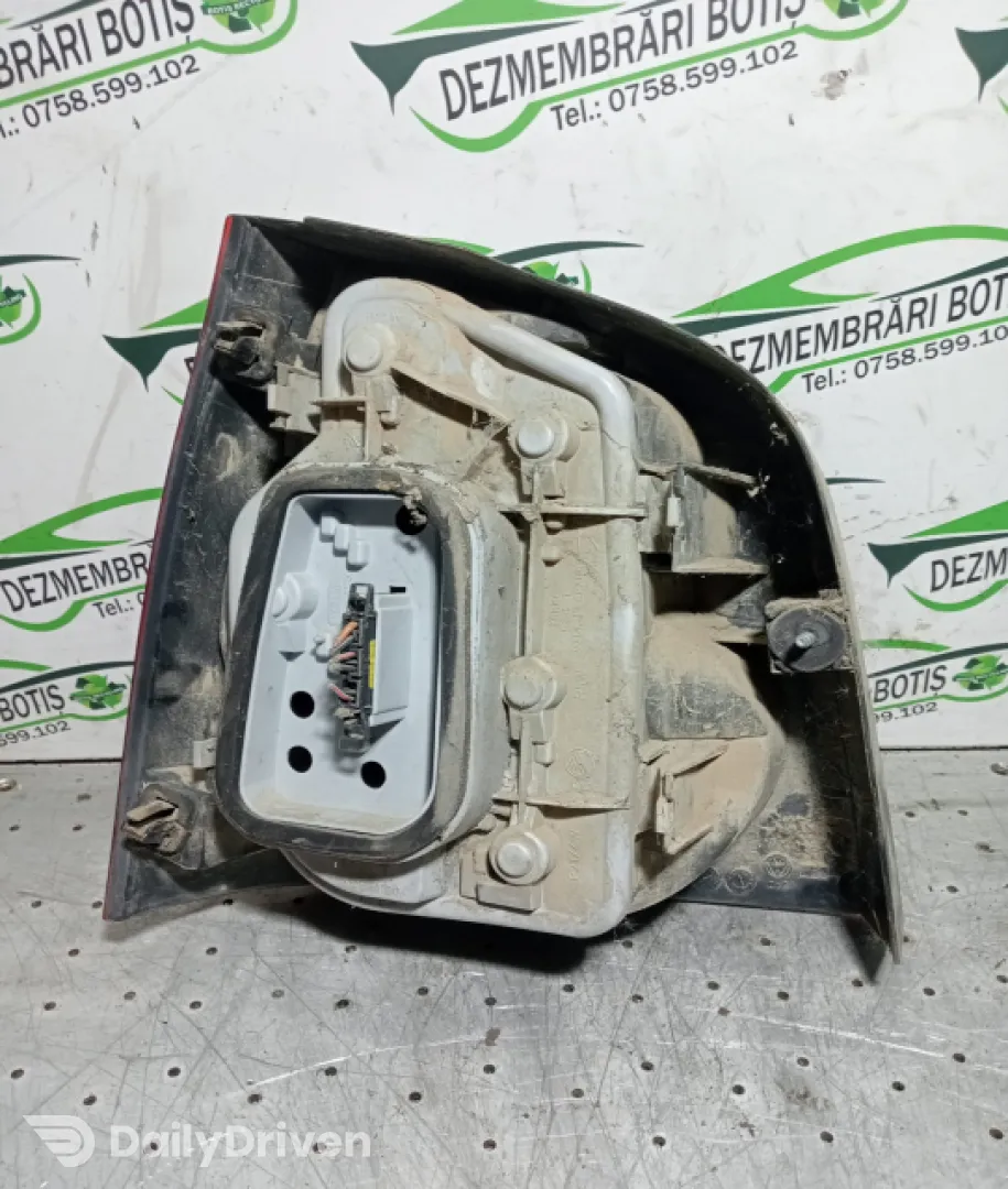 Lampa / Tripla stop dreapta pe aripa Volkswagen VW Polo 4 9N [2001 - 2005]