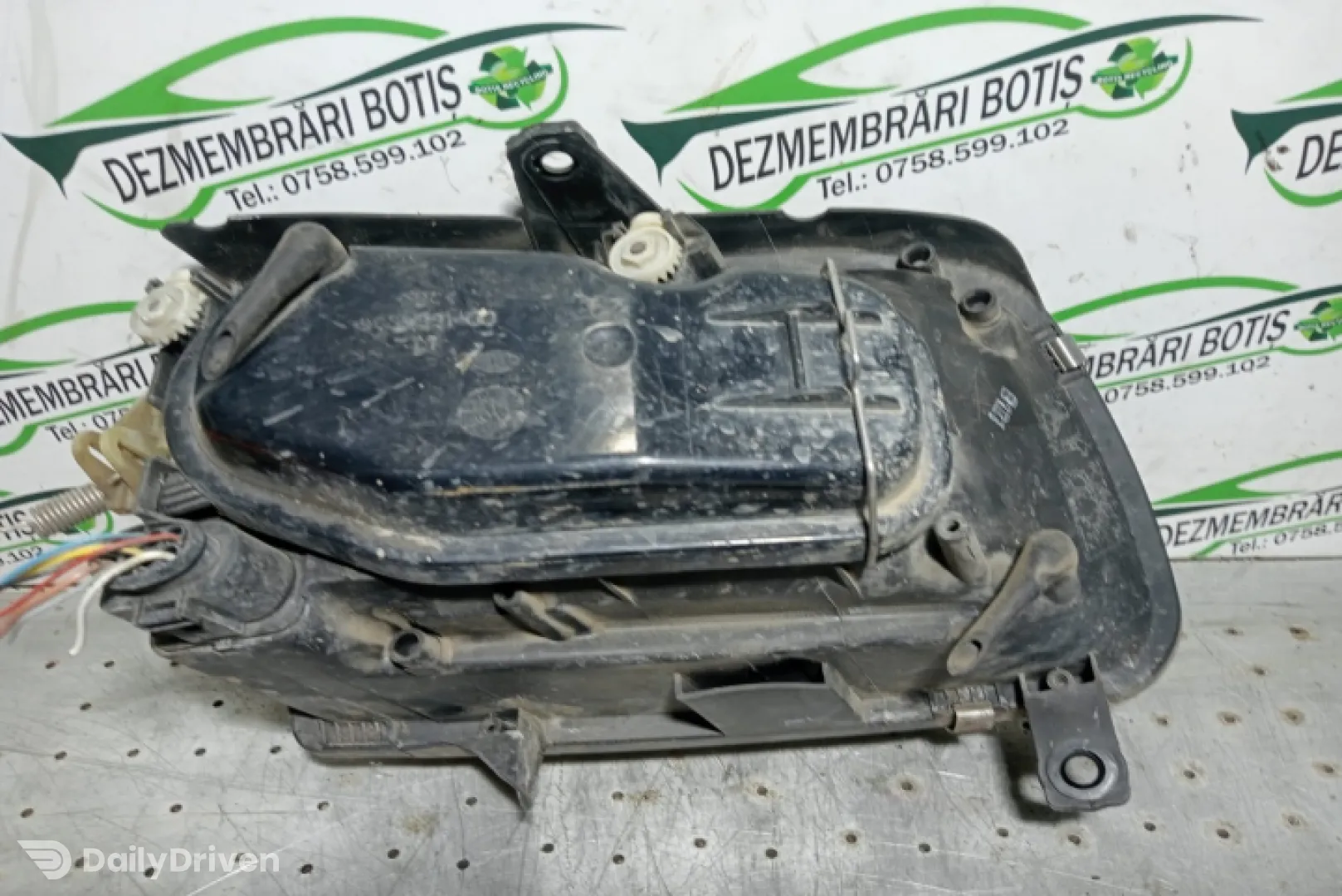 Far stanga Volkswagen VW Polo 3 6N [1994 - 2001] Hatchback 5-usi 1.4 MT (60 hp)