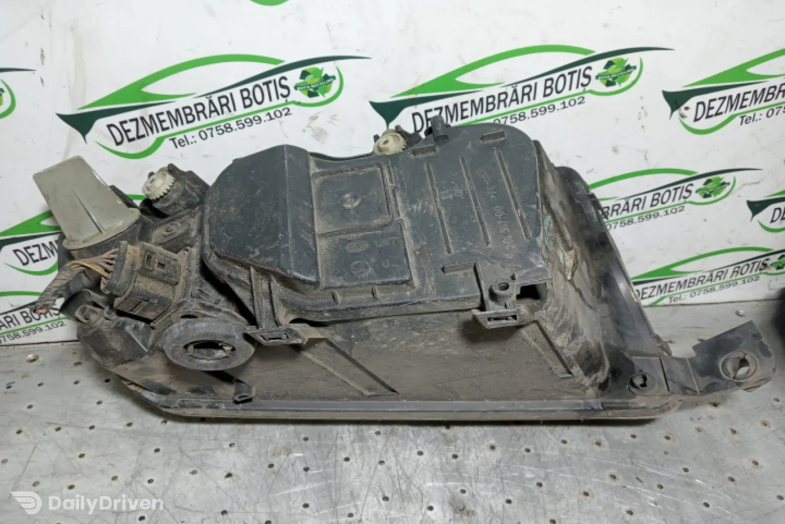 Far stanga Skoda Fabia 6Y [1999 - 2004] Combi wagon 5-usi 1.4 MT (75 hp)