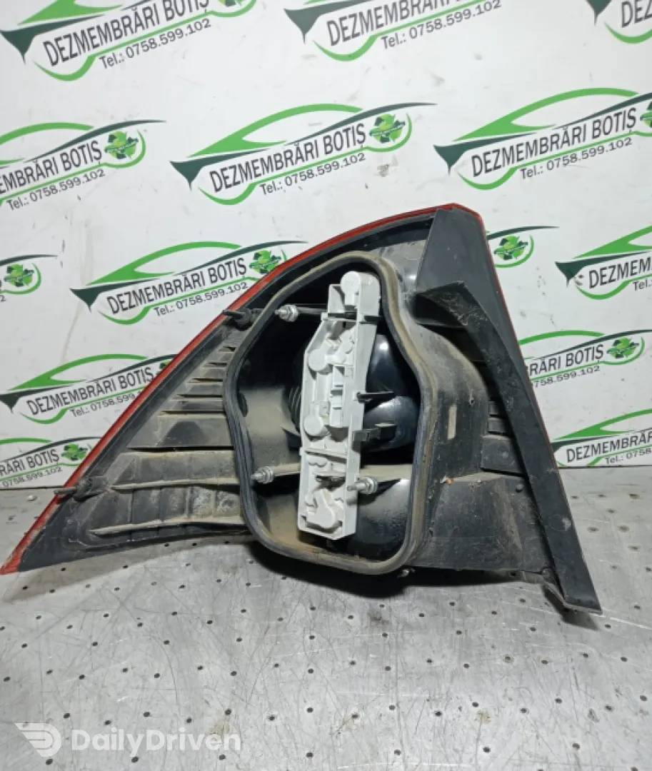 Lampa / Tripla stop dreapta pe aripa Ford Focus  [facelift] [2001 - 2007] Sedan 1.6 MT (101 hp)