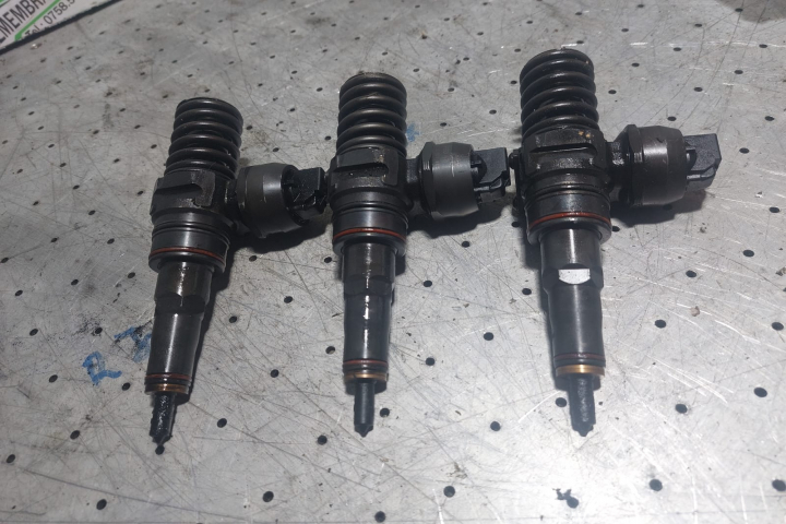Injector motorina 038 130 073 ak/BD Volkswagen VW Sharan  [facelift] [2000 - 2003] Minivan 1.9 TDI MT (115 hp)