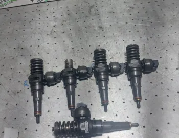 Injector Motorina Bosch 070 130 073 r/CR Volkswagen VW Transporter T5 [2003 - 2009] Microbuz 5-usi 2.5 TDI MT (131 hp)