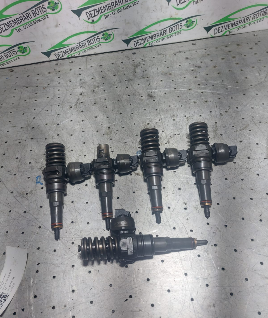 Injector Motorina Bosch 070 130 073 r/CR Volkswagen VW Transporter T5 [2003 - 2009] Microbuz 5-usi 2.5 TDI MT (131 hp)