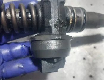Injector Motorina Bosch 070 130 073 r/CR Volkswagen VW Transporter T5 [2003 - 2009] Microbuz 5-usi 2.5 TDI MT (131 hp)