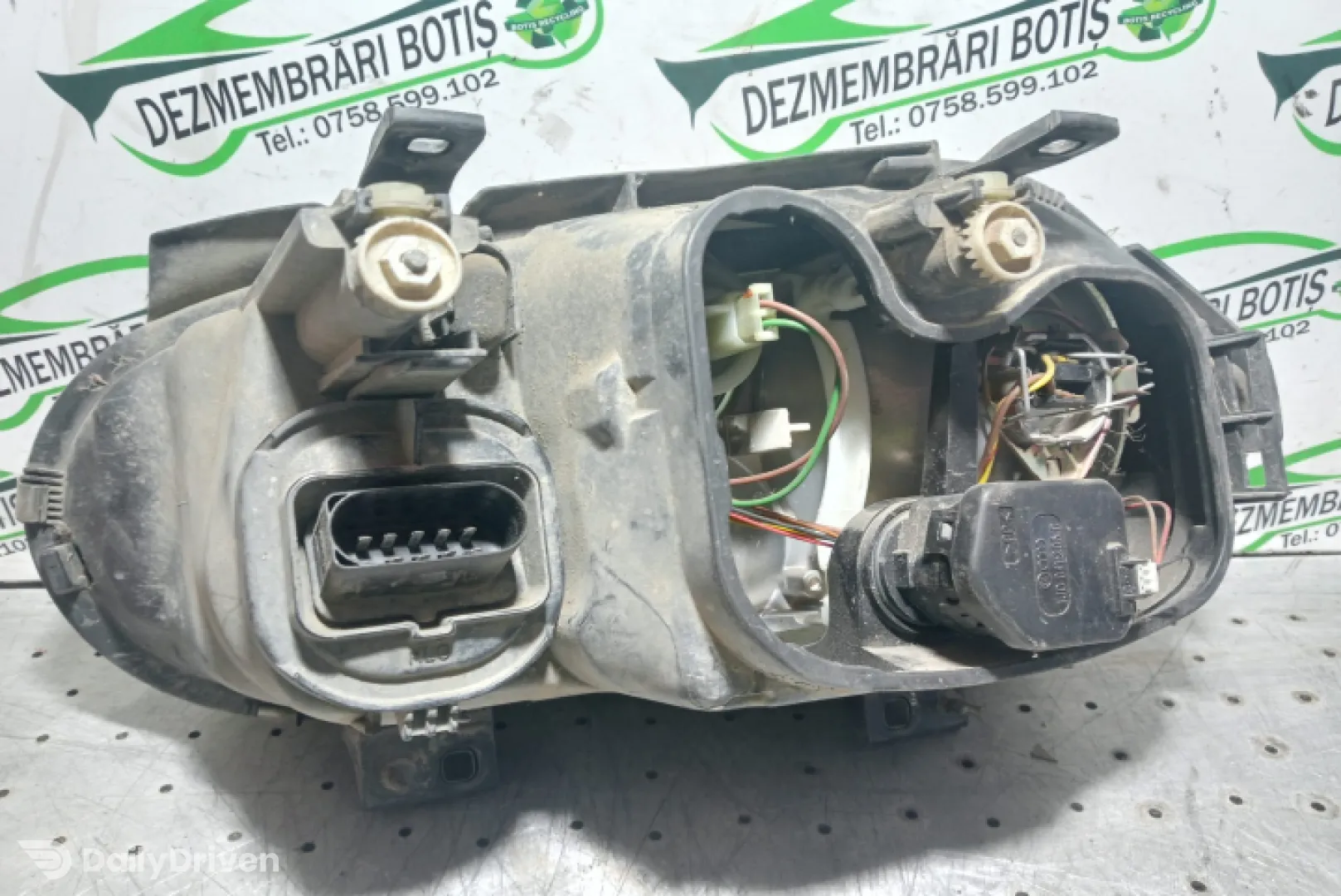 Far dreapta Volkswagen VW Golf 4 [1997 - 2006] wagon 1.6 16v AT (102 hp)