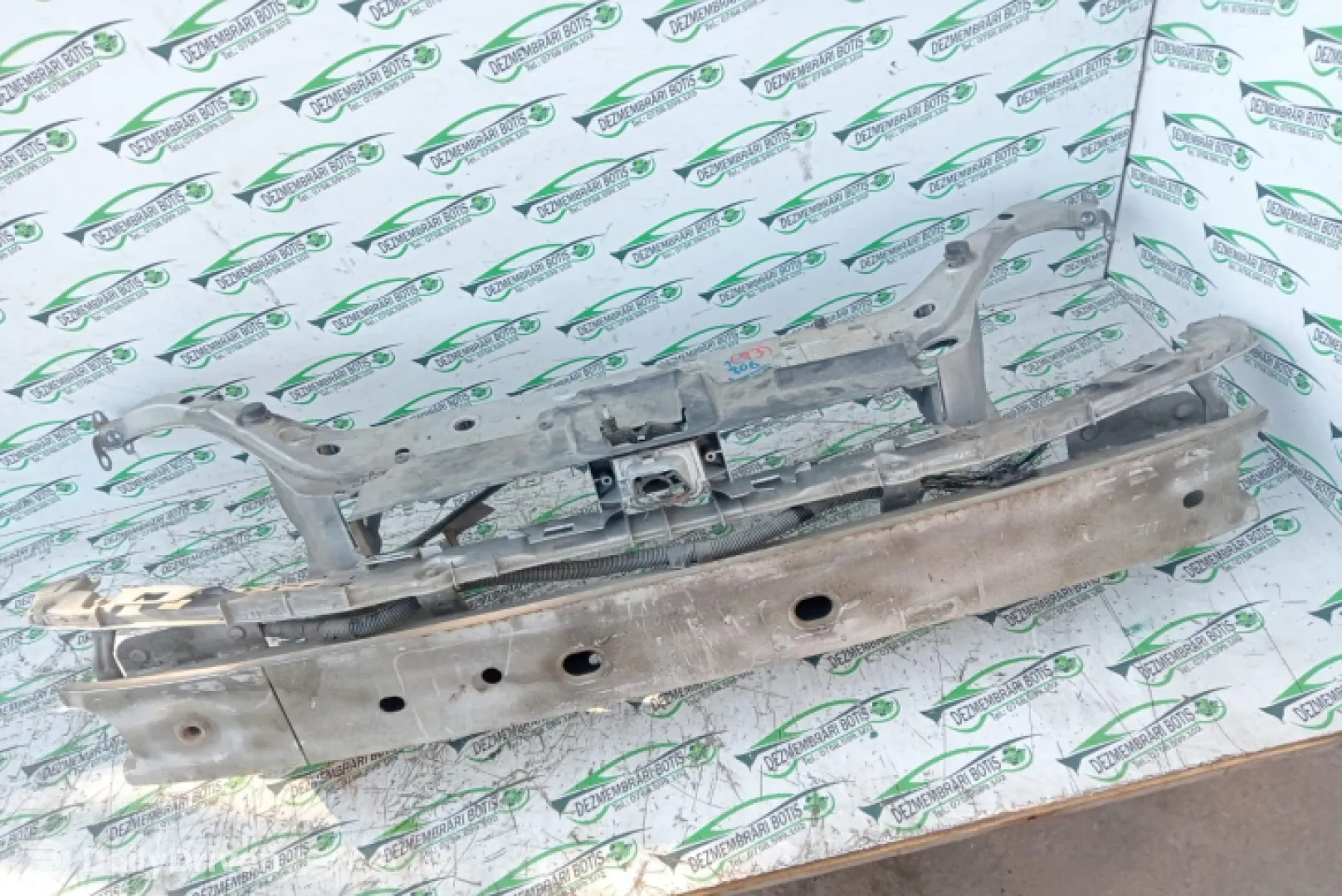 Trager / Calandru +Intaritura bara fata Ford Focus  [1998 - 2004] wagon 5-usi 1.6 MT (101 hp)