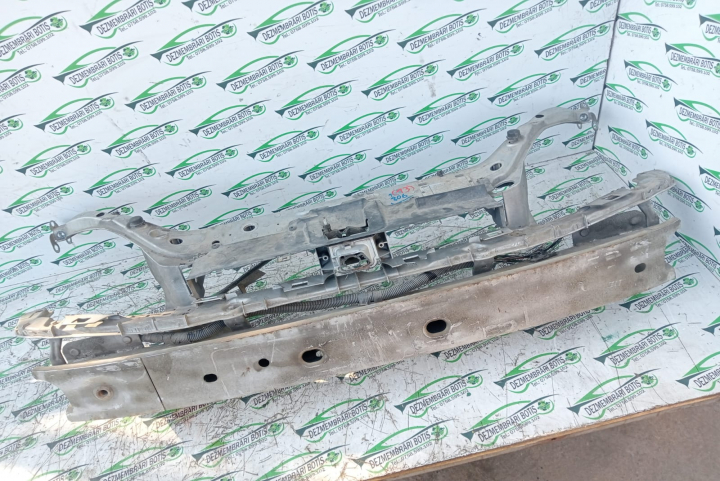 Trager / Calandru +Intaritura bara fata Ford Focus  [1998 - 2004] wagon 5-usi 1.6 MT (101 hp)
