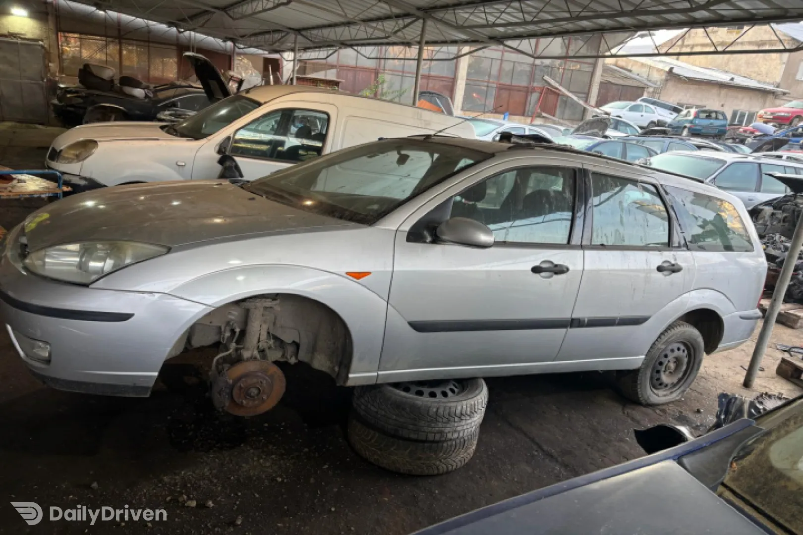 Trager / Calandru +Intaritura bara fata Ford Focus  [1998 - 2004] wagon 5-usi 1.6 MT (101 hp)