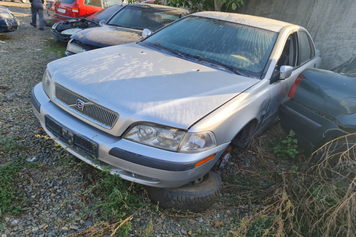 Dezmembram Volvo S40  [facelift] [2000 - 2004] Sedan 1.9 TD MT (102 hp)