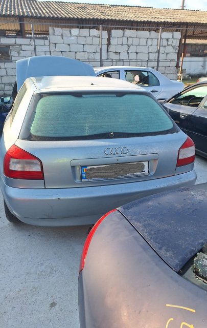 Dezmembram Audi A3 8L [facelift] [2000 - 2003] Hatchback 3-usi 1.9 TDI MT (90 hp)